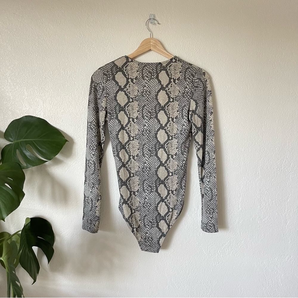 Wasabi + Mint Snake Skin V-Neck Bodysuit - Picture 3 of 6